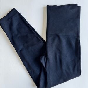 SPANX Compression Slimming Knit Cropped Leggings Size M NWOT Black Seamless